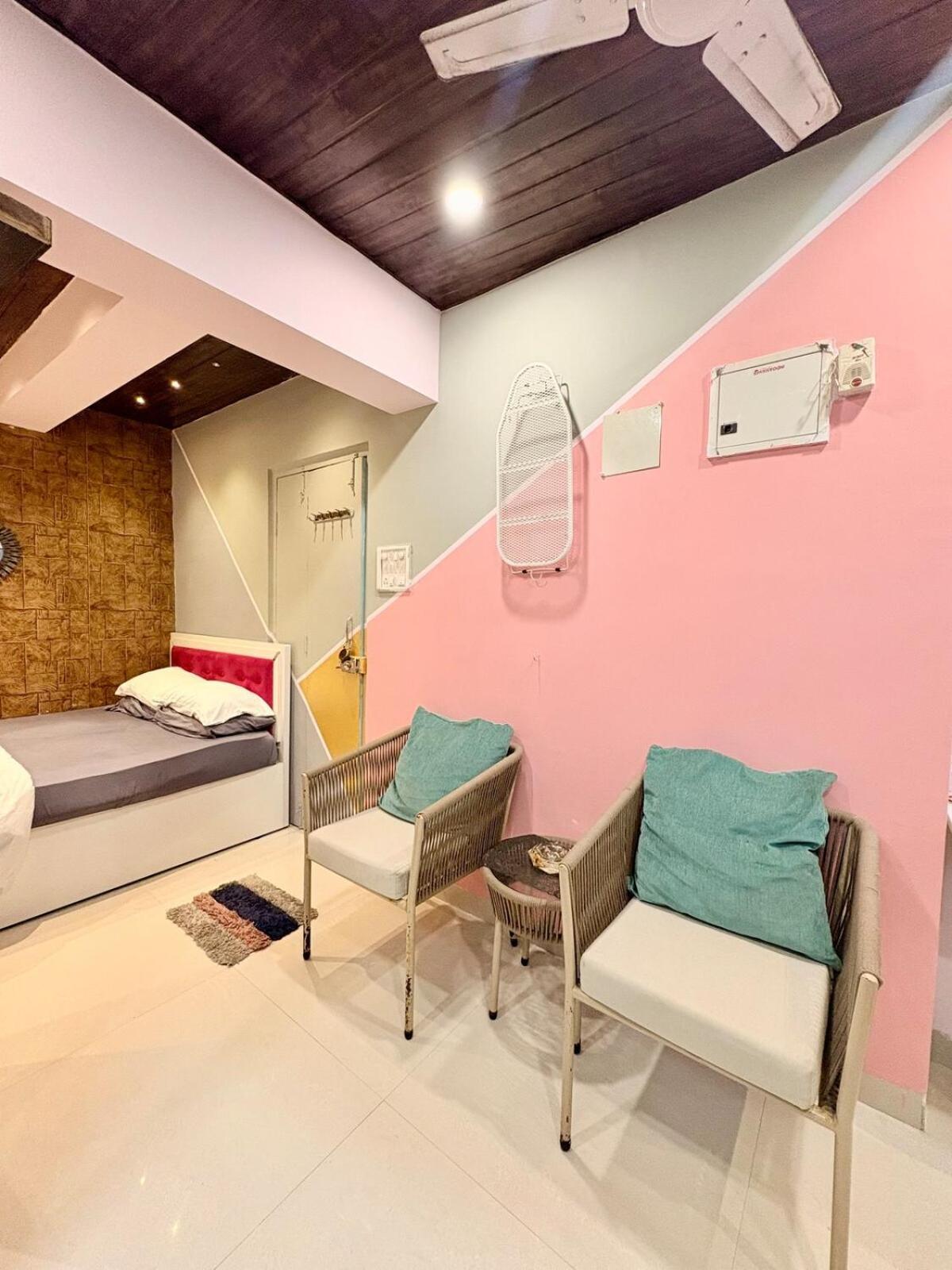 105 Bhamala House, Near Boojee Cafe, Kantwadi, Bandra West * Bombaj