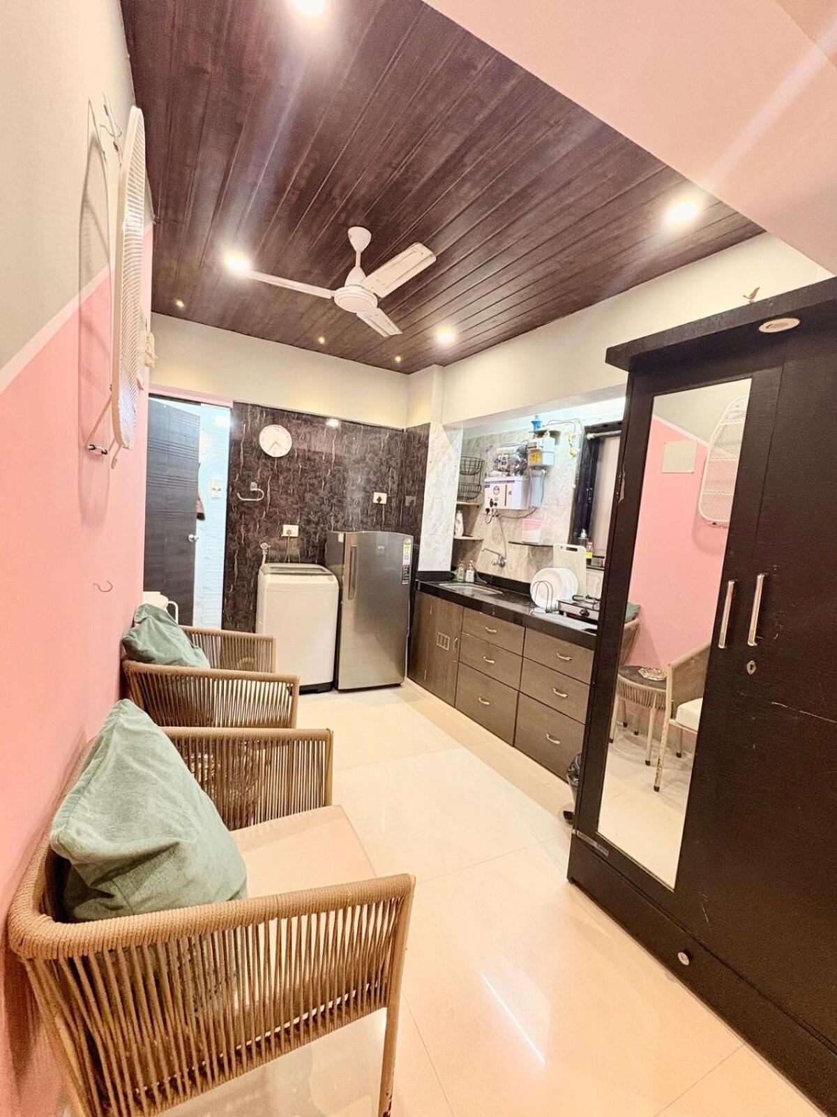 105 Bhamala House, Near Boojee Cafe, Kantwadi, Bandra West Apartament
