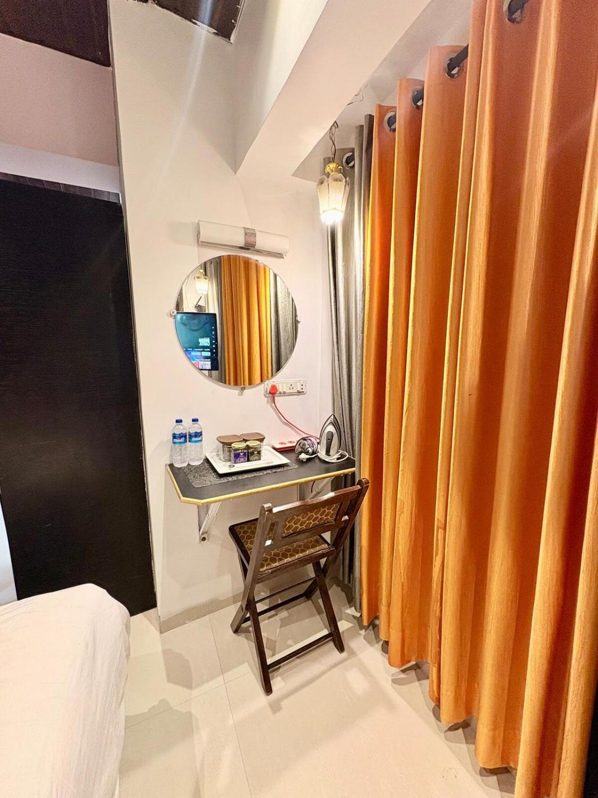 105 Bhamala House, Near Boojee Cafe, Kantwadi, Bandra West Apartament Bombaj